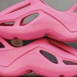 foam runners that look like yeezy